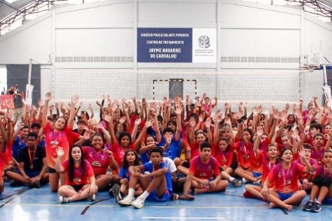Projeto Virando o Jogo abre 300 vagas gratuitas de vôlei em cinco municípios do Estado